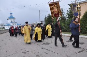 Крестным ходом к памятнику святителя Гурия Казанского.