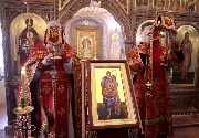 Божественная литургия в надвратном храме Великомученика Феодора Стратилата.