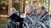 Акафист Страстям Христовым читает иеромонах Елисей (Диняков)