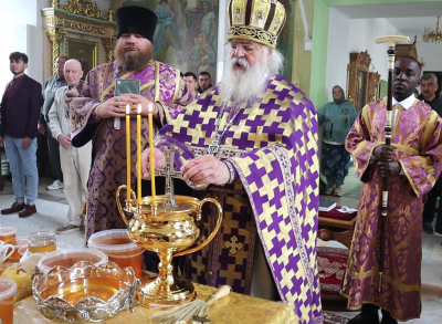 Начало Успенского поста, день Происхождения (изнесения) честных древ Животворящего Креста Господня.