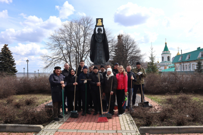 Трудовой десант в стенах святой обители