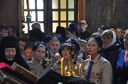 Юные скауты в Введенском кафедральном соборе на Божественной литургии.