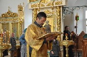 Апостол читает директор воскресной школы "Светоч" 