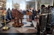 Евангелия читал отец наместник