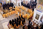 Божественная литургия в Свято-Троицком Серафимо-Дивеевском женском монастыре.